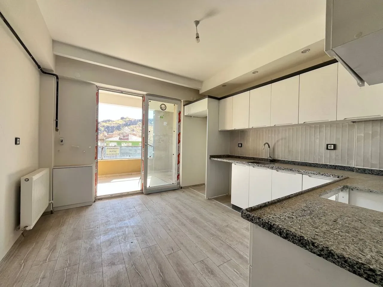  DEVELİ POLAT GAYRİMENKUL-ÇARŞI MERKEZDE MEVKİİNDE SATILIK GENİŞ LÜX DAİRE