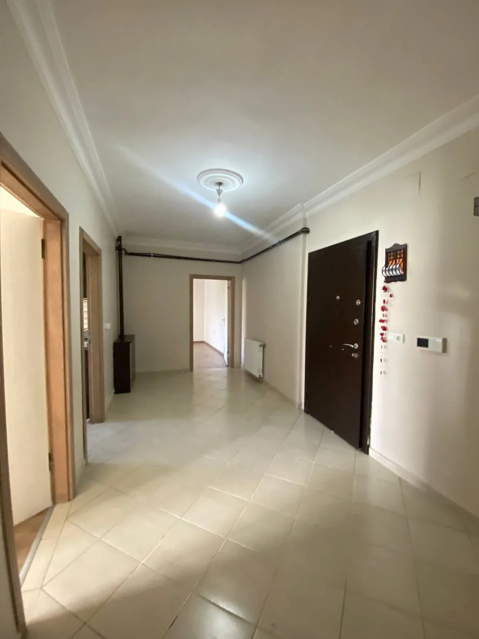 DEVELİ POLAT GAYRİMENKUL-ÇARŞI MERKEZDE SATILIK ARA KAT FIRSAT DAİRE