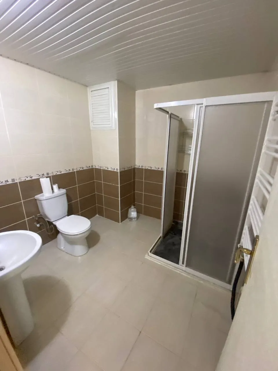 DEVELİ POLAT GAYRİMENKUL-ÇARŞI MERKEZDE SATILIK ARA KAT FIRSAT DAİRE