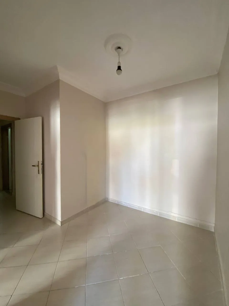 DEVELİ POLAT GAYRİMENKUL-ÇARŞI MERKEZDE SATILIK ARA KAT FIRSAT DAİRE
