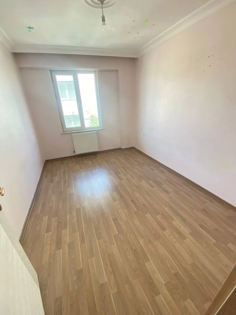 DEVELİ POLAT GAYRİMENKUL-ÇARŞI MERKEZDE SATILIK ARA KAT FIRSAT DAİRE