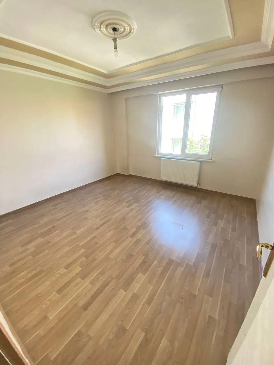 DEVELİ POLAT GAYRİMENKUL-ÇARŞI MERKEZDE SATILIK ARA KAT FIRSAT DAİRE