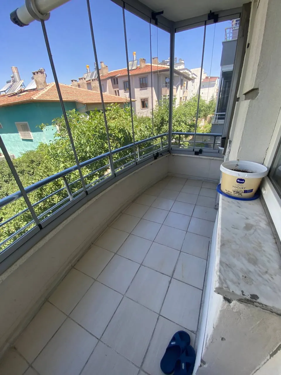 DEVELİ POLAT GAYRİMENKUL-ÇARŞI MERKEZDE SATILIK ARA KAT FIRSAT DAİRE