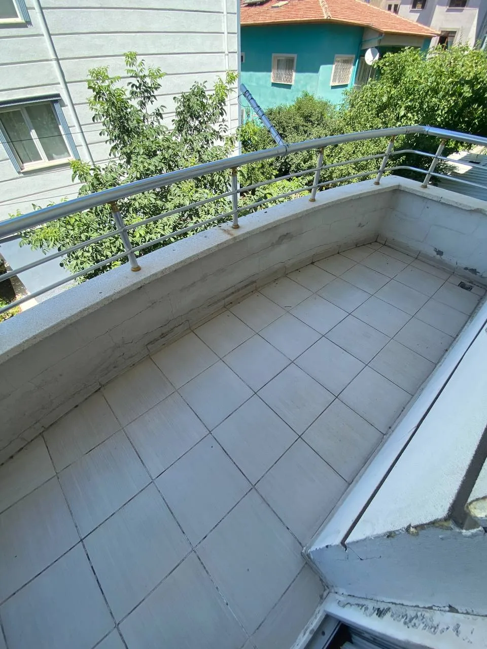 DEVELİ POLAT GAYRİMENKUL-ÇARŞI MERKEZDE SATILIK ARA KAT FIRSAT DAİRE
