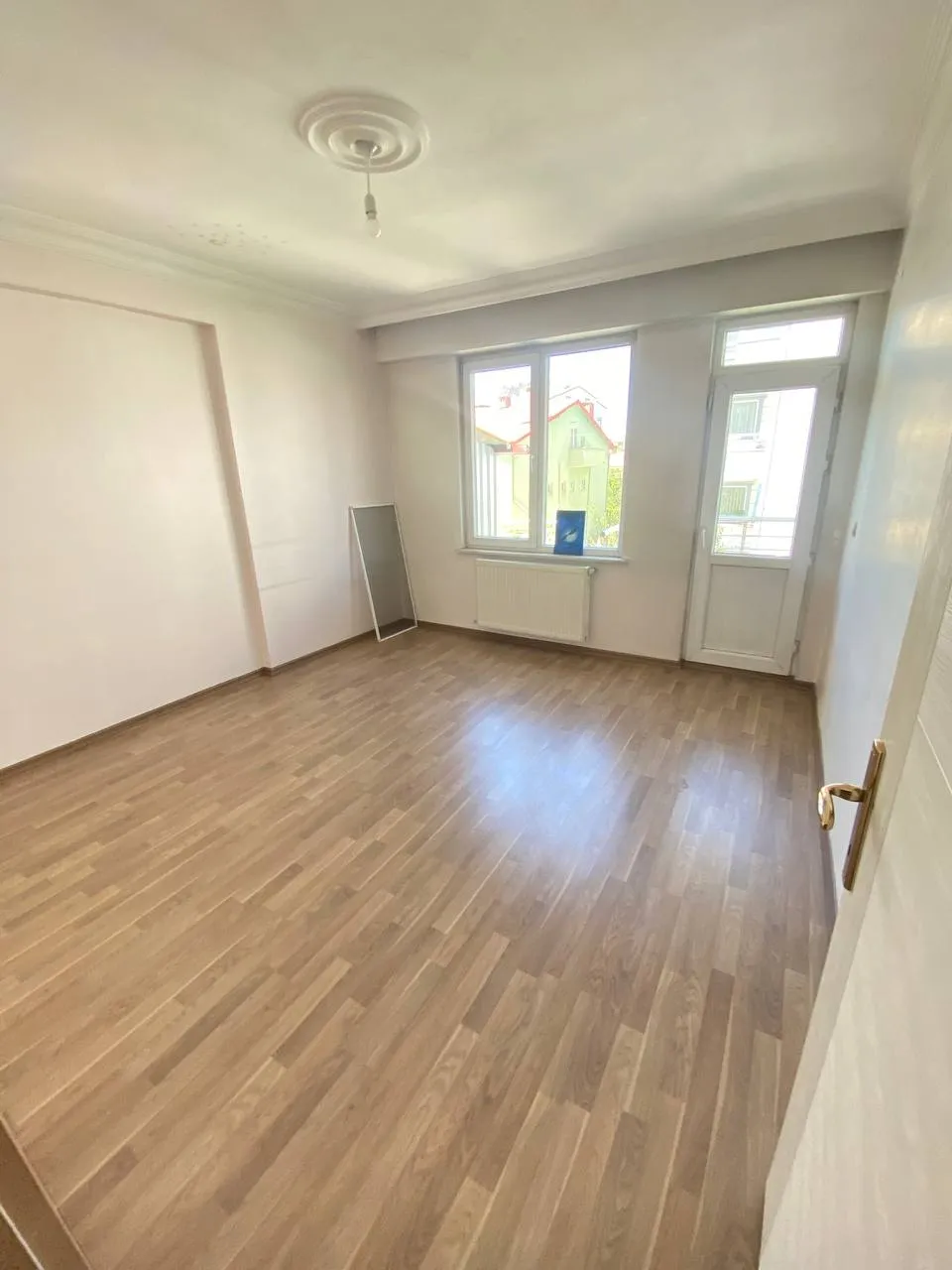 DEVELİ POLAT GAYRİMENKUL-ÇARŞI MERKEZDE SATILIK ARA KAT FIRSAT DAİRE