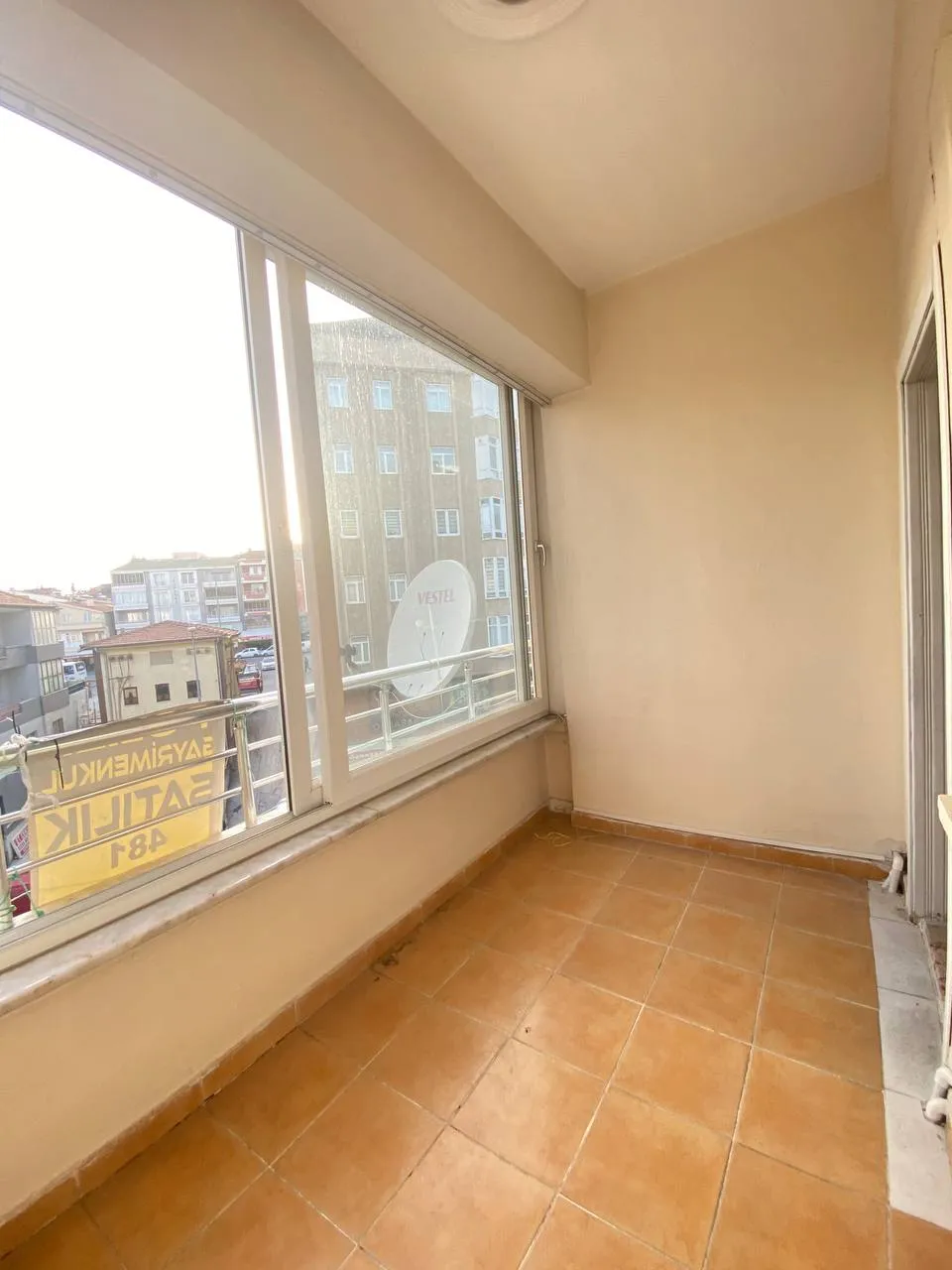 DEVELİ POLAT GAYRİMENKUL-ÇARŞI MERKEZDE YILIN FIRSATI KAÇMAZ SATILIK DAİRE