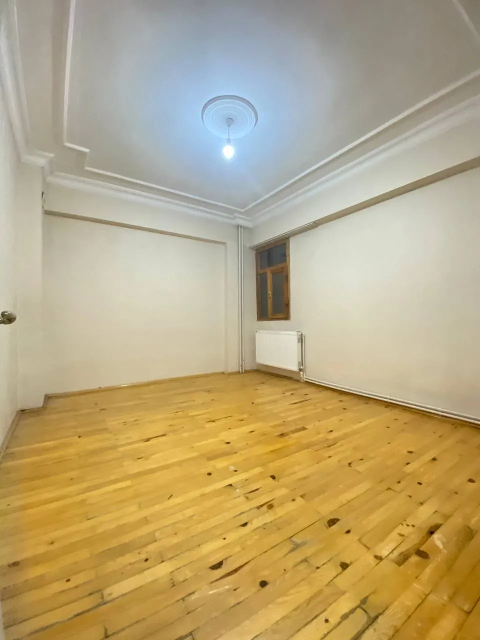 DEVELİ POLAT GAYRİMENKUL-ÇARŞI MERKEZDE YILIN FIRSATI KAÇMAZ SATILIK DAİRE