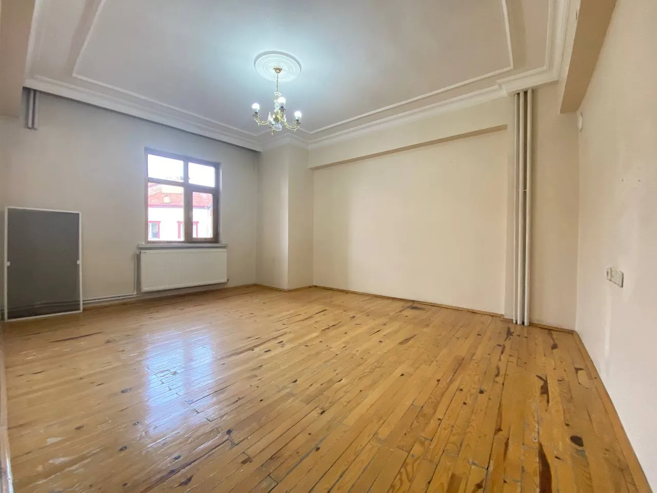 DEVELİ POLAT GAYRİMENKUL-ÇARŞI MERKEZDE YILIN FIRSATI KAÇMAZ SATILIK DAİRE