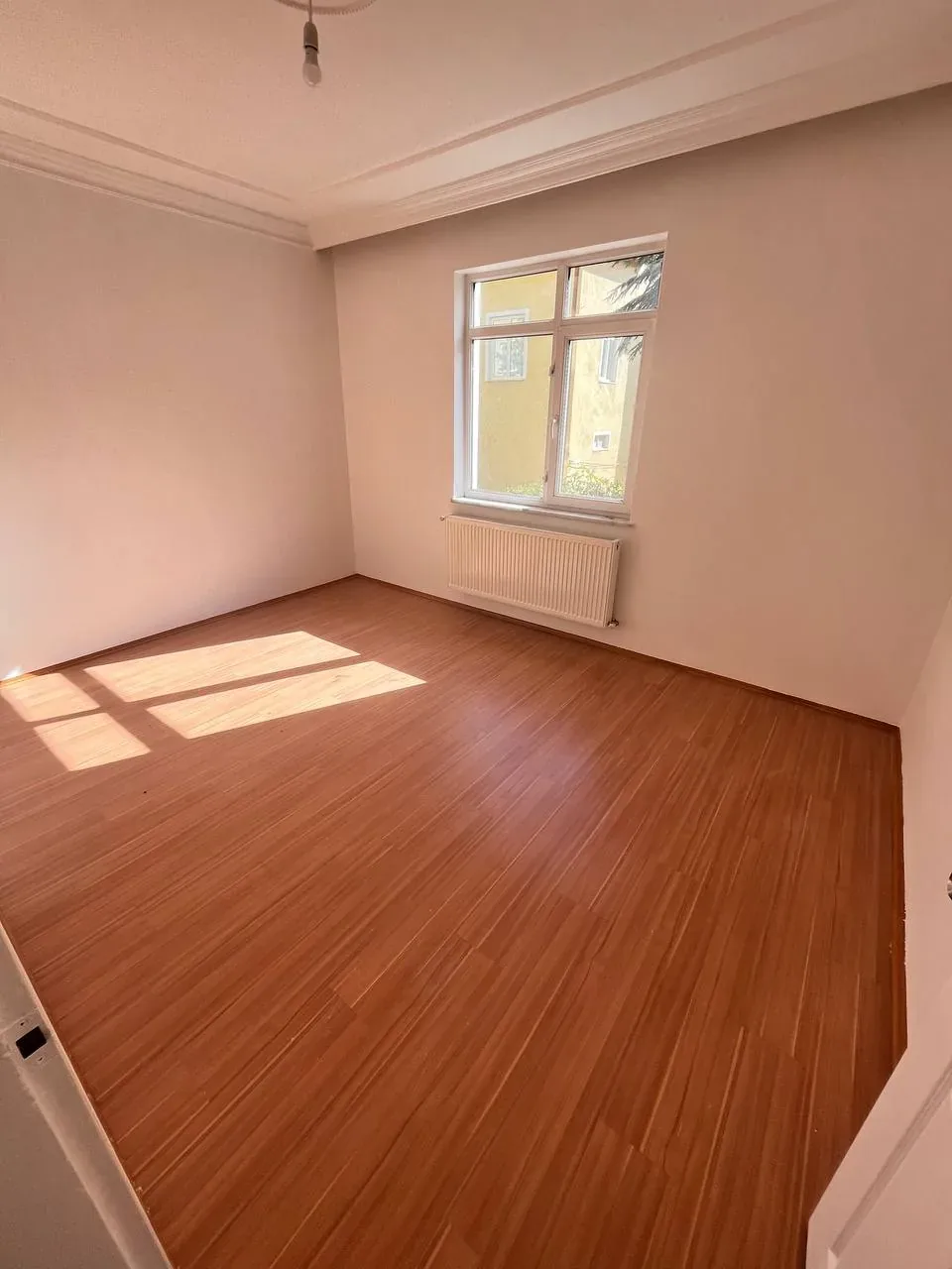 DEVELİ POLAT GAYRİMENKUL - ÇARŞI MERKEZDE SATILIK BAKIMLI DAİRE