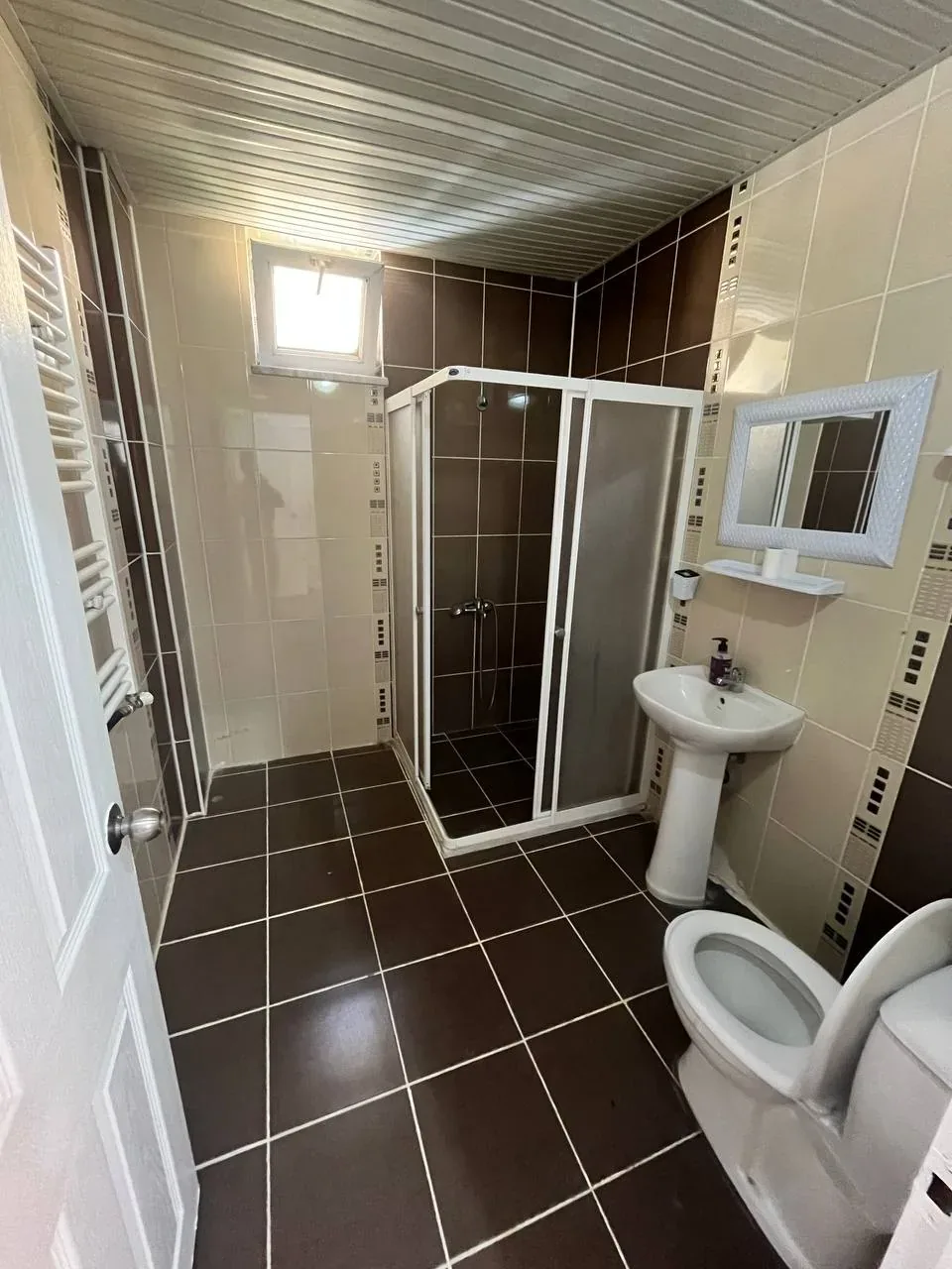 DEVELİ POLAT GAYRİMENKUL - ÇARŞI MERKEZDE SATILIK BAKIMLI DAİRE