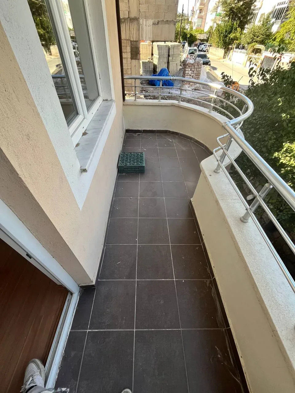 DEVELİ POLAT GAYRİMENKUL - ÇARŞI MERKEZDE SATILIK BAKIMLI DAİRE