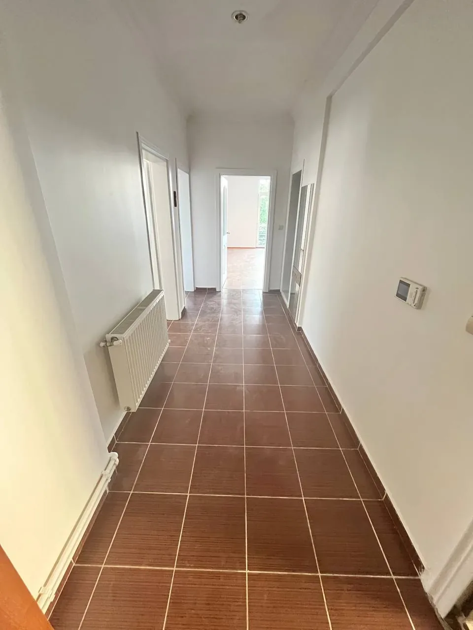 DEVELİ POLAT GAYRİMENKUL - ÇARŞI MERKEZDE SATILIK BAKIMLI DAİRE