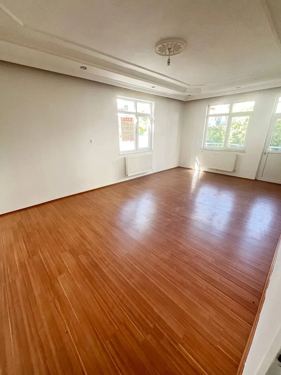 DEVELİ POLAT GAYRİMENKUL - ÇARŞI MERKEZDE SATILIK BAKIMLI DAİRE