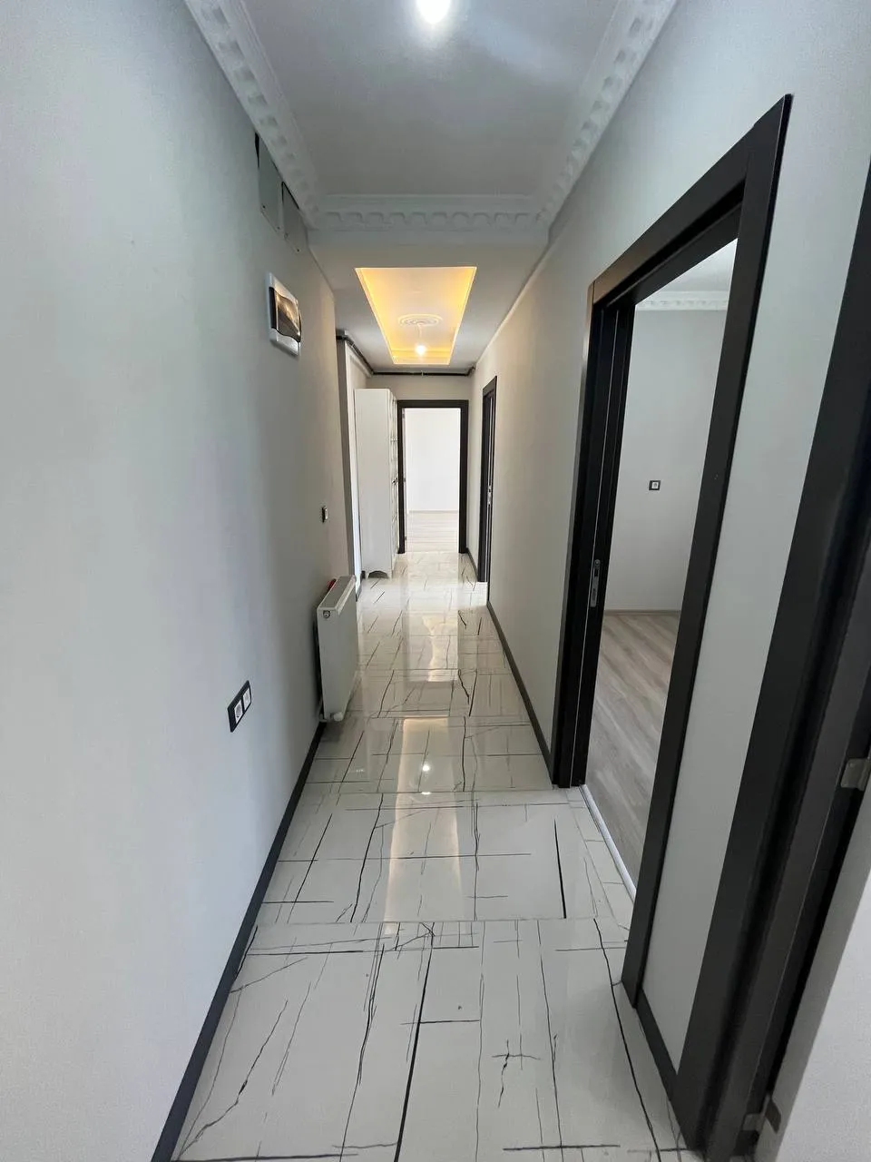 DEVELİ POLAT GAYRİMENKUL-ÇARŞI MERKEZDE SATILIK LÜX DAİRE