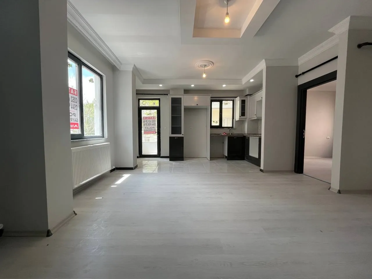 DEVELİ POLAT GAYRİMENKUL-ÇARŞI MERKEZDE SATILIK LÜX DAİRE