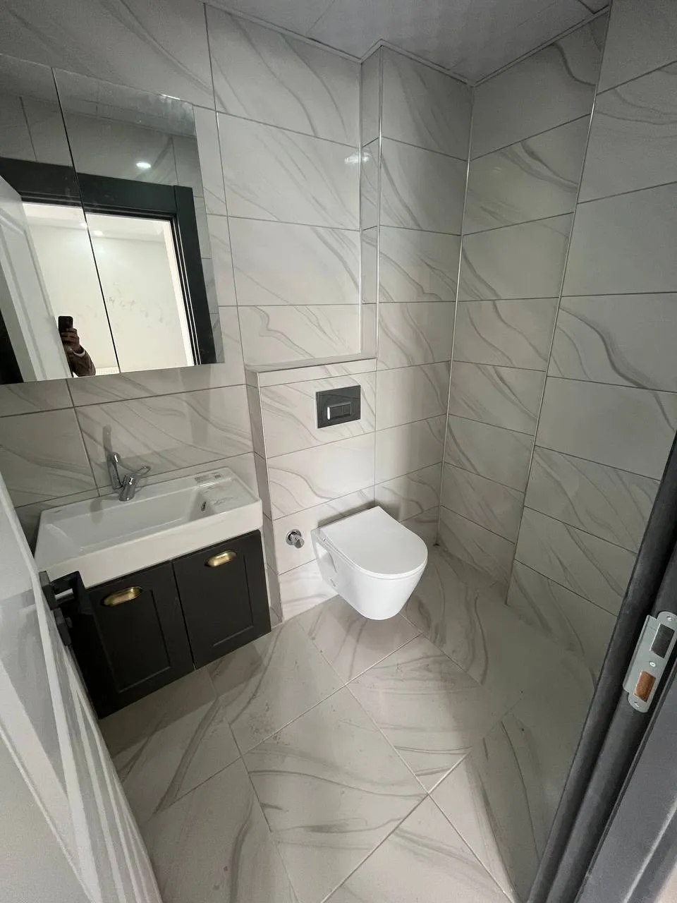 DEVELİ POLAT GAYRİMENKUL-ÇARŞI MERKEZDE SATILIK LÜX DAİRE