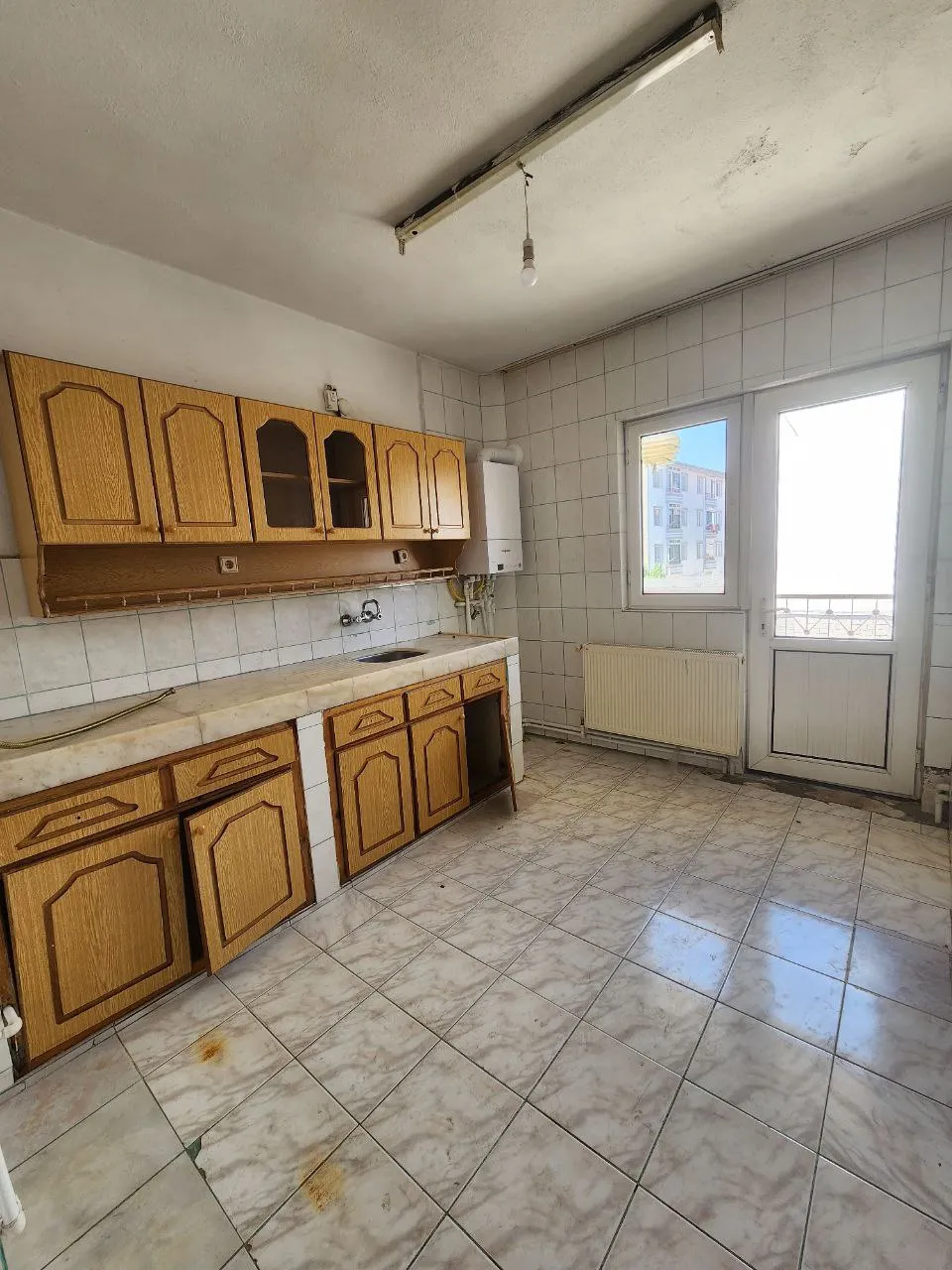 DEVELİ POLAT GAYRİMENKUL-ÇARŞI MERKEZDE UYGUN FİYATLI SATILIK 3+1 DOĞALGAZLI DAİRE