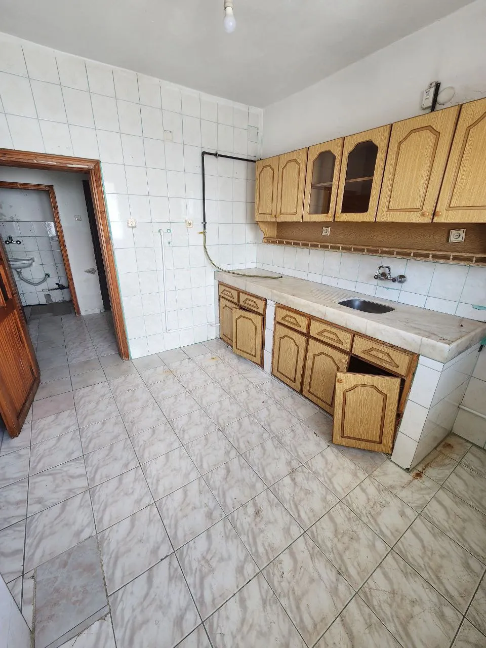 DEVELİ POLAT GAYRİMENKUL-ÇARŞI MERKEZDE UYGUN FİYATLI SATILIK 3+1 DOĞALGAZLI DAİRE