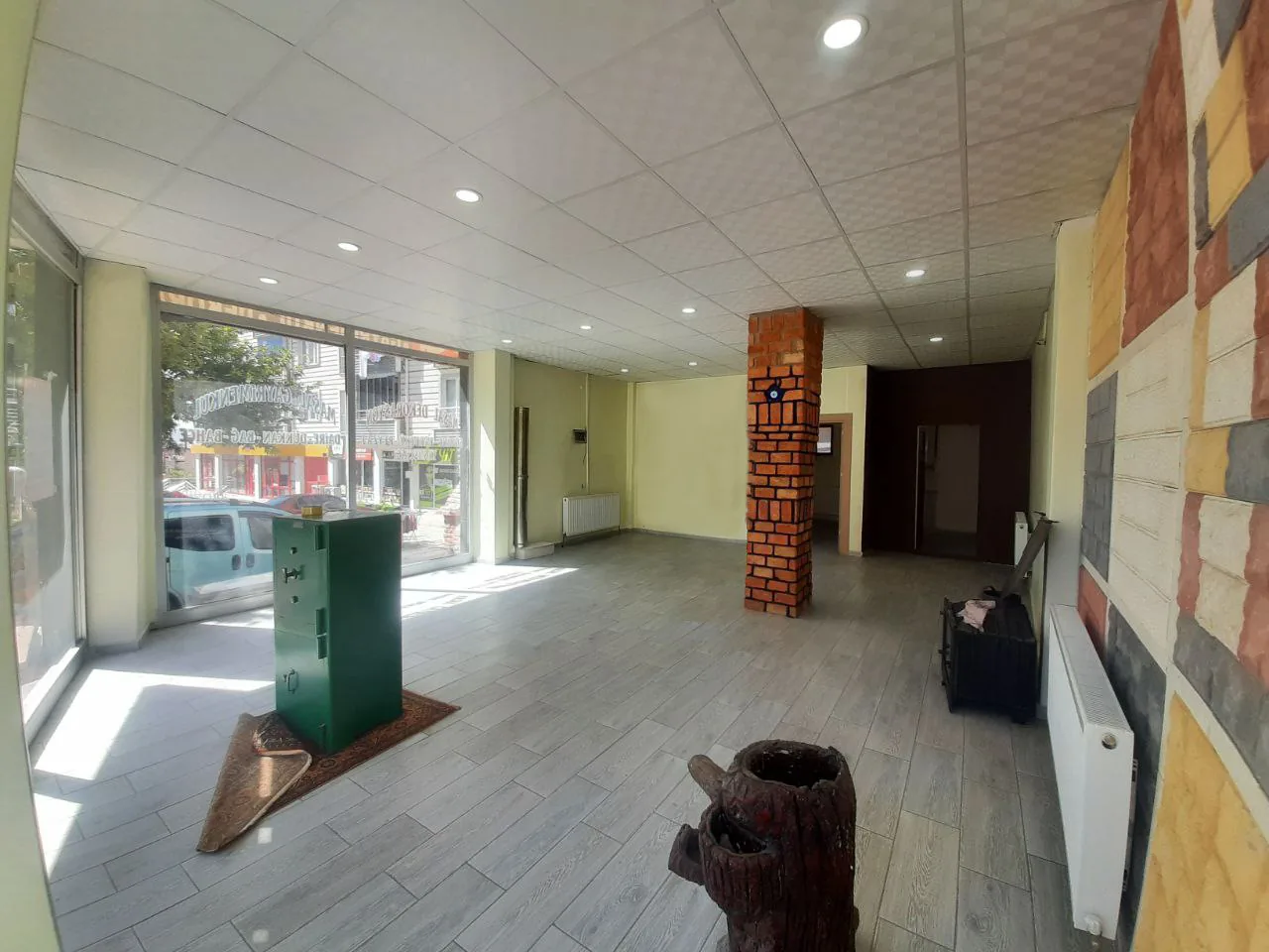 DEVELİ POLAT GAYRİMENKUL-ÇARŞI MERKEZE YAKIN DAİRE FİYATINA SATILIK DÜKKAN