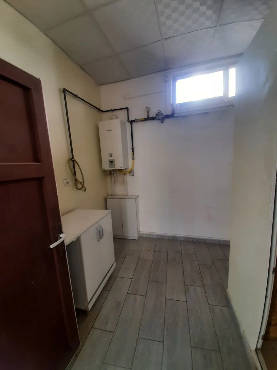 DEVELİ POLAT GAYRİMENKUL-ÇARŞI MERKEZE YAKIN DAİRE FİYATINA SATILIK DÜKKAN
