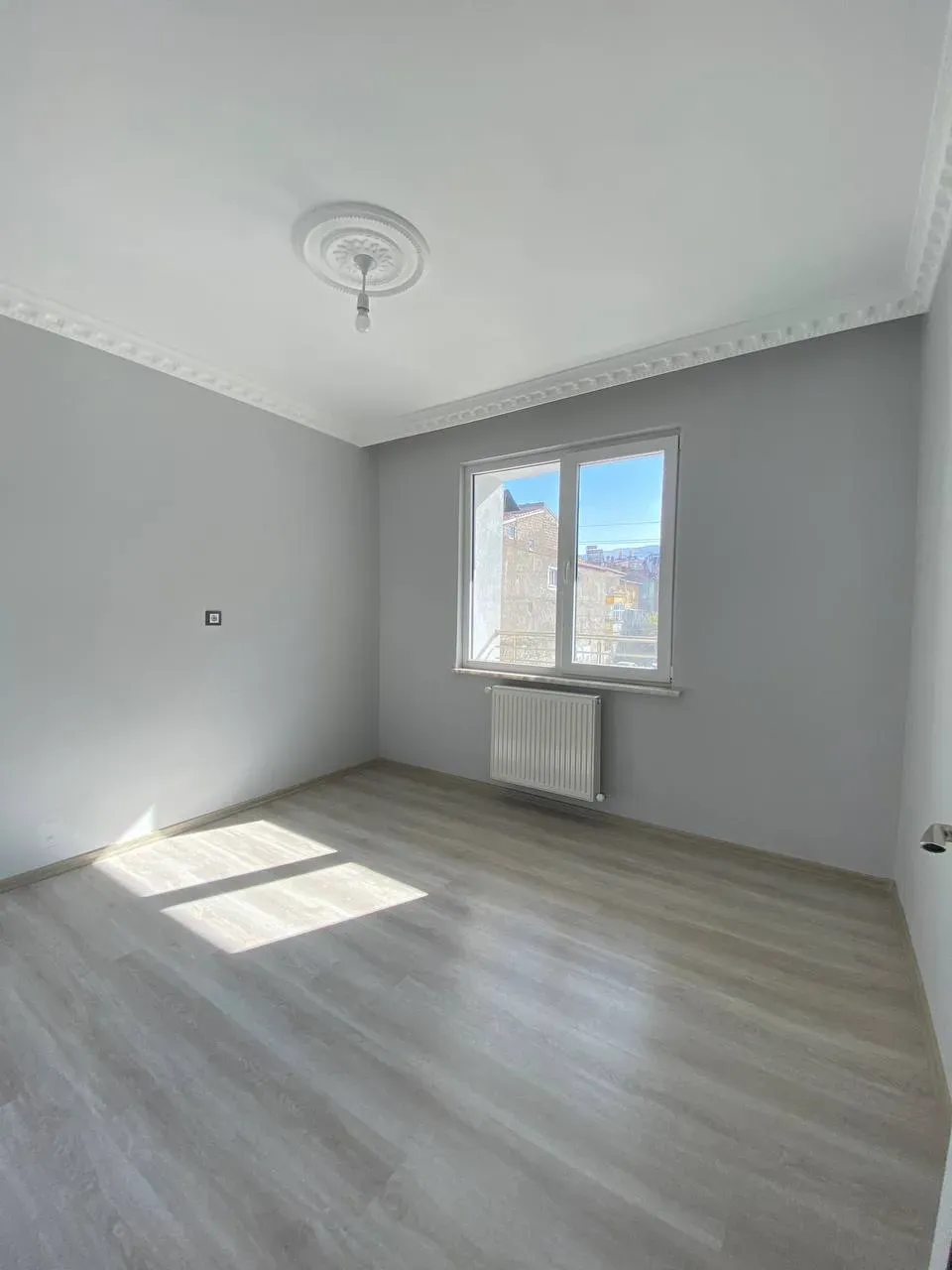 DEVELİ POLAT GAYRİMENKUL-ÇARŞI MERKEZDE KİRALIK 3 ADET DAİRE