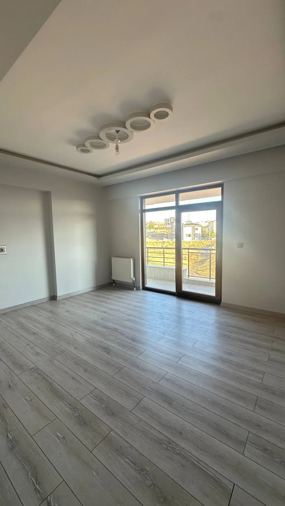 DEVELİ POLAT GAYRİMENKUL - ÇARŞI MERKEZE YAKIN KİRALIK BAKIMLI DAİRE