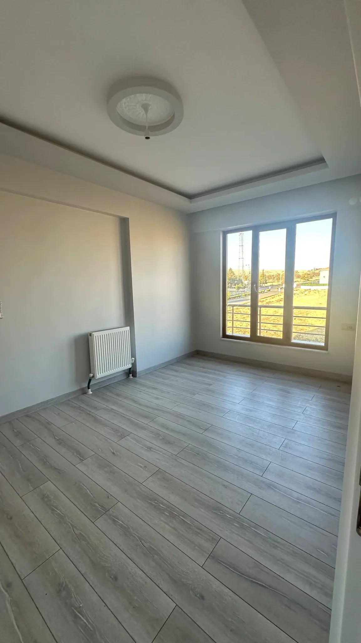 DEVELİ POLAT GAYRİMENKUL - ÇARŞI MERKEZE YAKIN KİRALIK BAKIMLI DAİRE