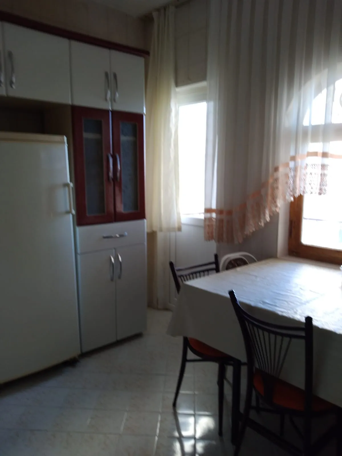 DEVELİ POLAT GAYRİMENKUL - ELBİZ CAD. ÜZERİNDE KİRALIK EŞYALI DAİRE