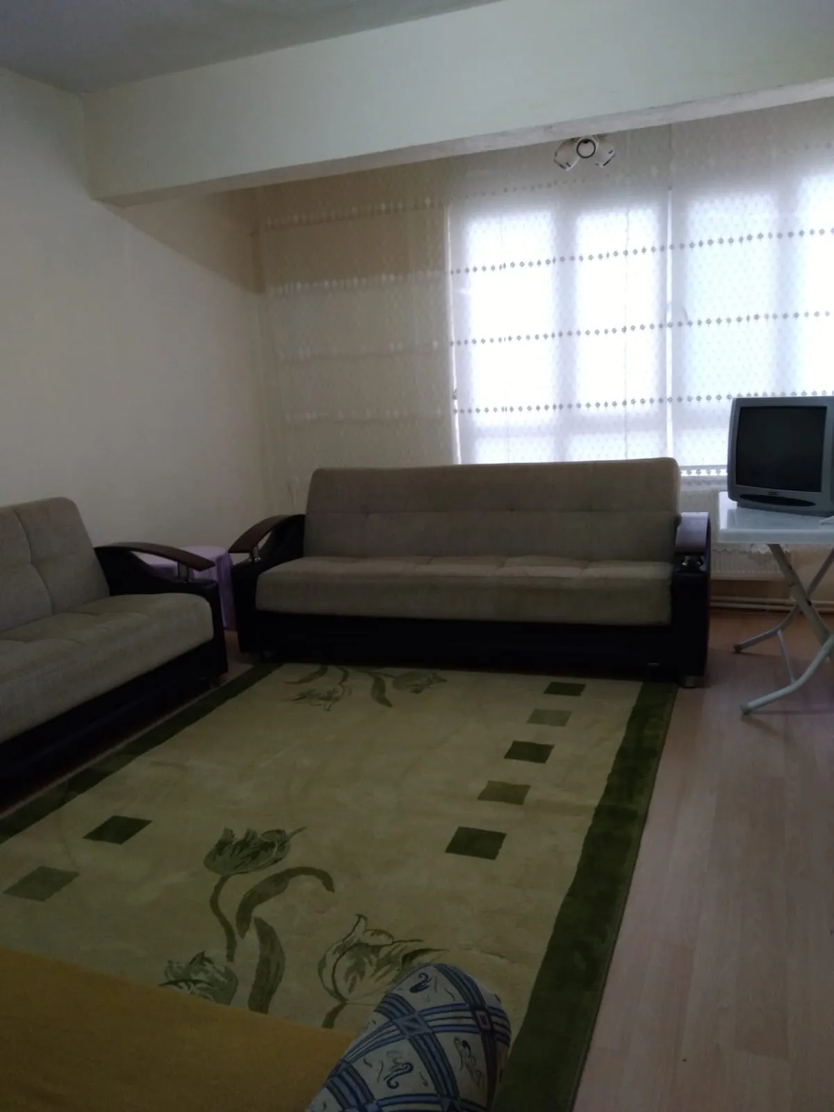 DEVELİ POLAT GAYRİMENKUL - ELBİZ CAD. ÜZERİNDE KİRALIK EŞYALI DAİRE