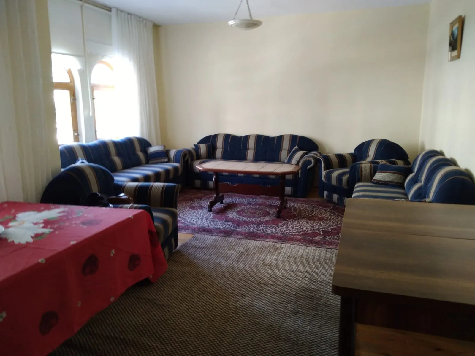 DEVELİ POLAT GAYRİMENKUL - ELBİZ CAD. ÜZERİNDE KİRALIK EŞYALI DAİRE