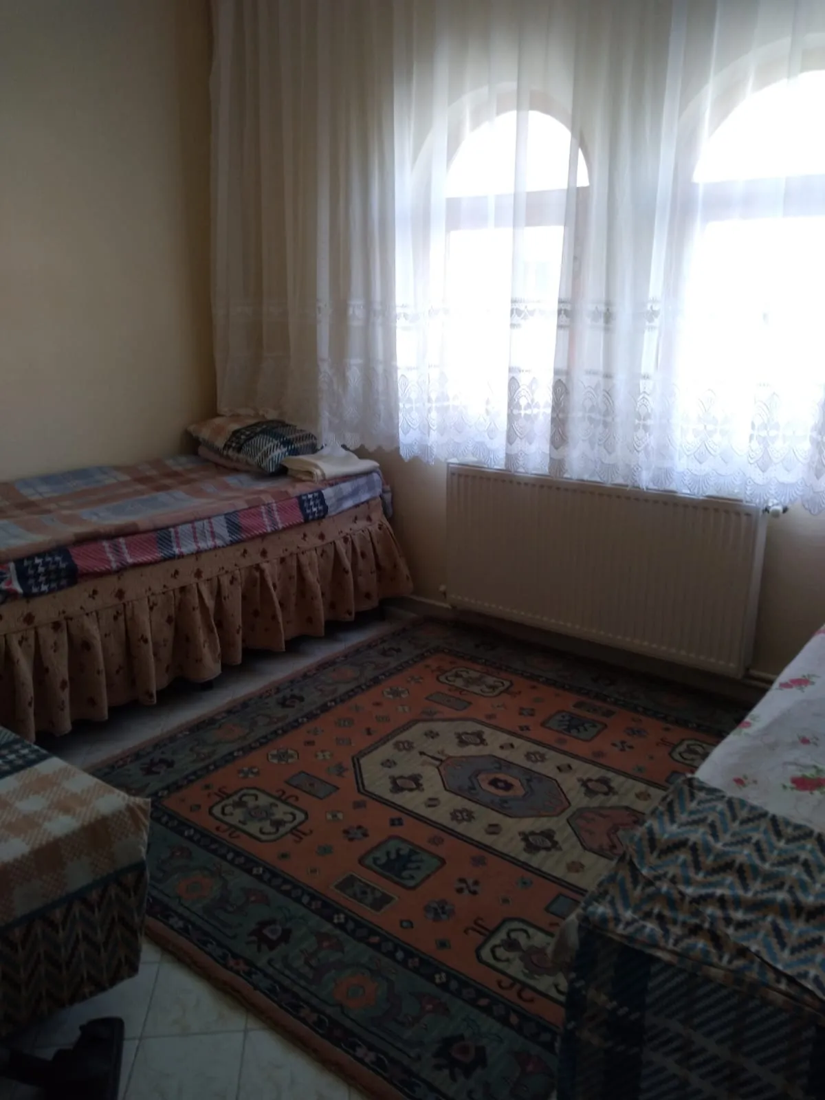 DEVELİ POLAT GAYRİMENKUL - ELBİZ CAD. ÜZERİNDE KİRALIK EŞYALI DAİRE