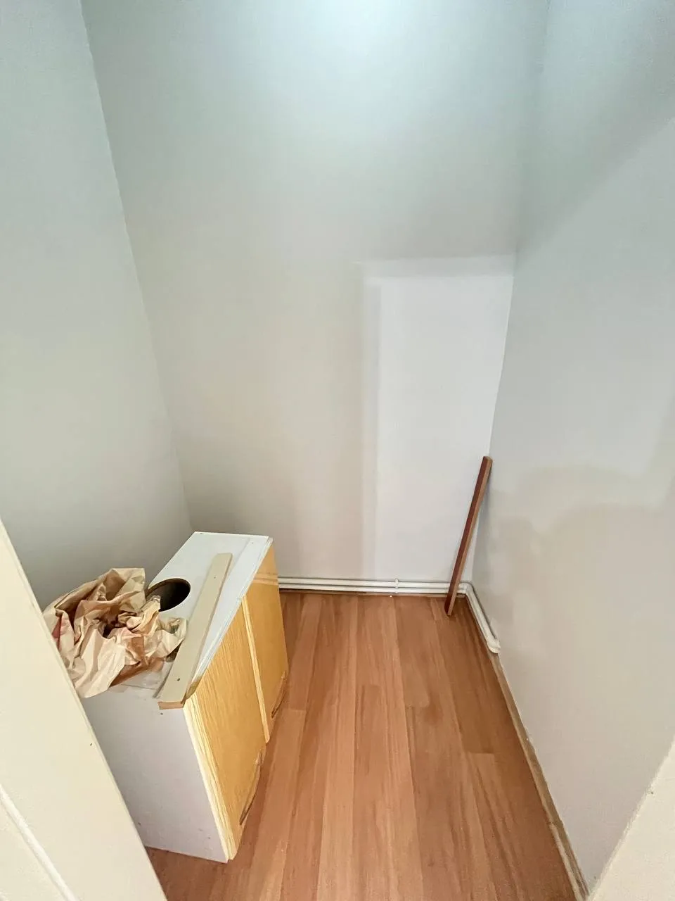 DEVELİ POLAT GAYRİMENKUL - ELBİZ CAD. ÜZERİNDE KİRALIK GENİŞ BAKIMLI GÜNEY CEPHELİ DAİRE