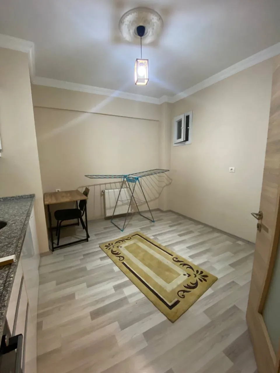 DEVELİ POLAT GAYRİMENKUL - FENESEAŞAĞI MAH. KİRALIK EŞYALI 1+0 DAİRE