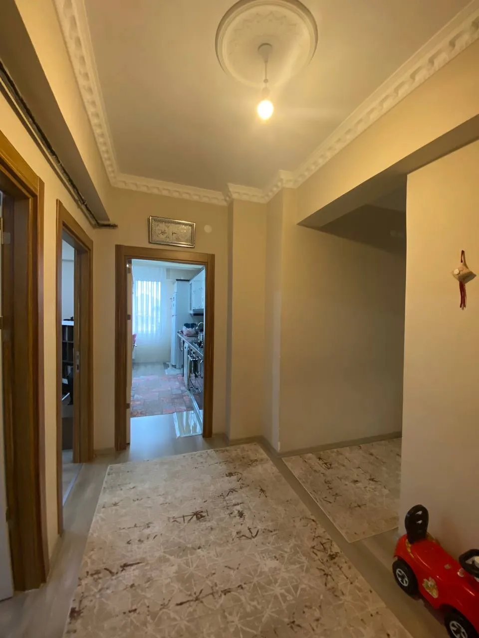 DEVELİ POLAT GAYRİMENKUL- HARMAN MAH. ÇARŞI MERKEZE YAKIN SATILIK BAKIMLI ARA KAT DAİRE