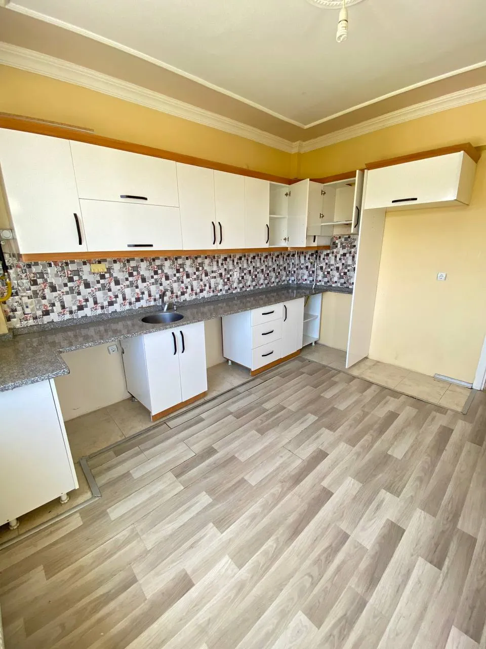 DEVELİ POLAT GAYRİMENKUL - HARMAN MAH KİRALIK MASRAFSIZ DAİRE