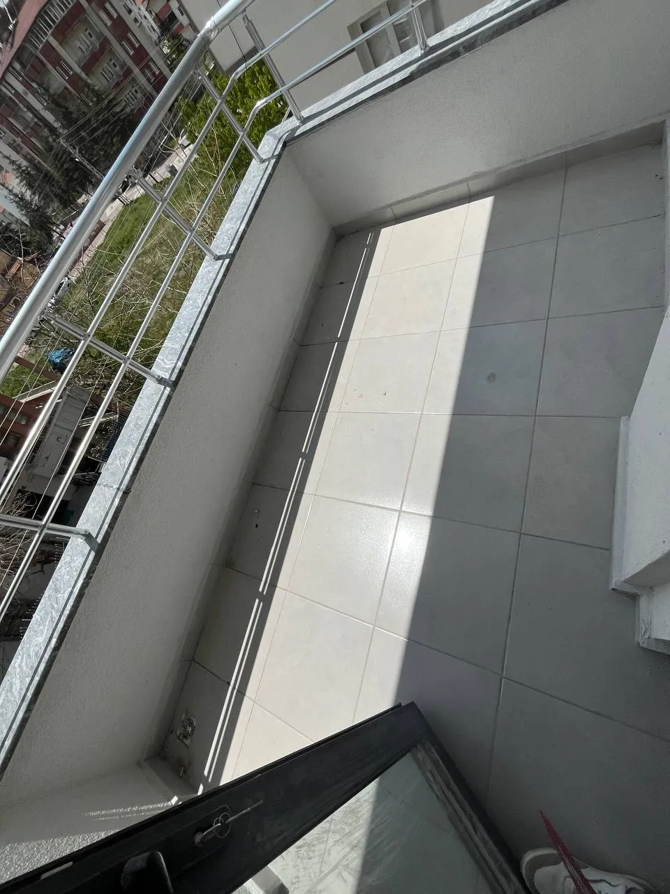 DEVELİ POLAT GAYRİMENKUL- İBRAHİMAĞA MAAH. ÇARŞI MERKEZDE SATILIK ARA KAT DAİRE