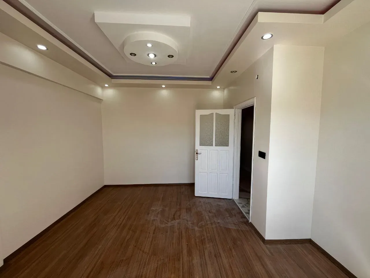 DEVELİ POLAT GAYRİMENKUL-İBRAHİMAĞA MAH. ÇARŞI MERKEZDE KİRALIK BAKIMLI DOLU DOLU DAİRE