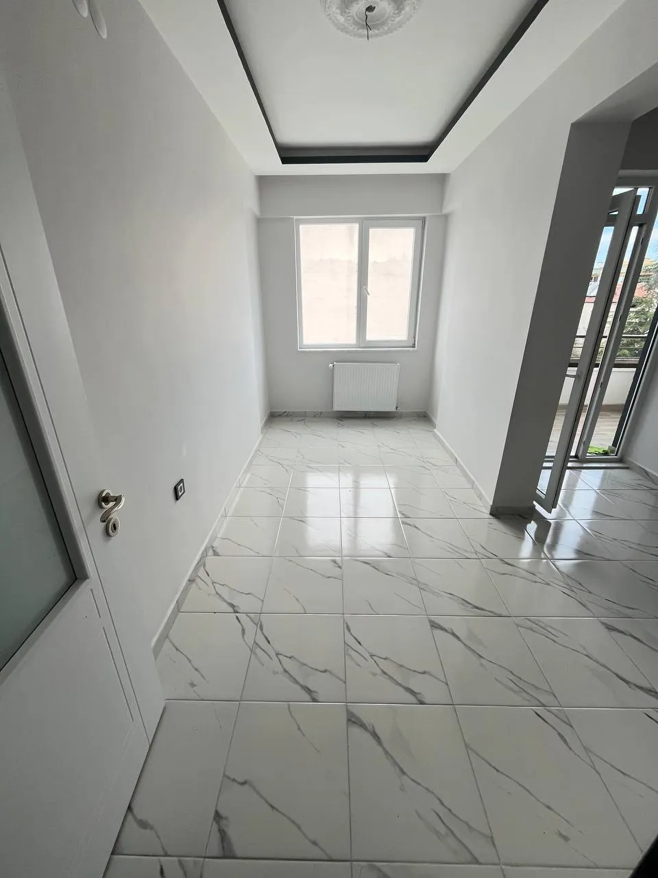 DEVELİ POLAT GAYRİMENKUL - İBRAHİMAĞA MAH. ÇARŞI MERKEZDE KİRALIK SIFIR ARA KAT DAİRE