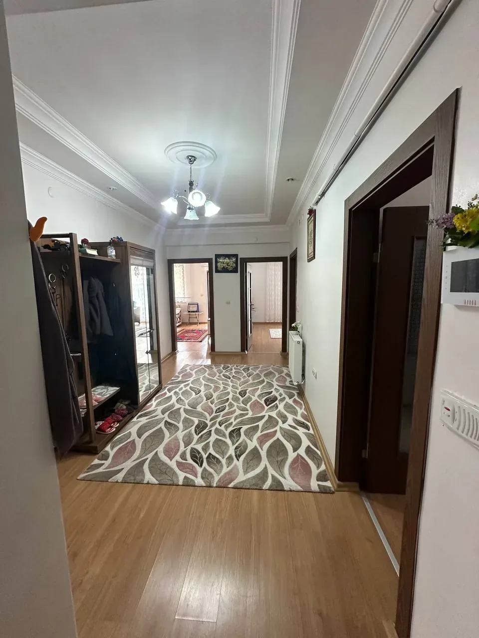DEVELİ POLAT GAYRİMENKUL - İBRAHİMAĞA MAH. ÇARŞI MERKEZDE SATILIKA ARA KAT BAKIMLI DAİRE