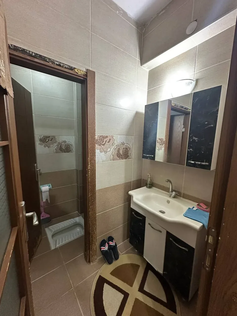 DEVELİ POLAT GAYRİMENKUL - İBRAHİMAĞA MAH. ÇARŞI MERKEZDE SATILIKA ARA KAT BAKIMLI DAİRE