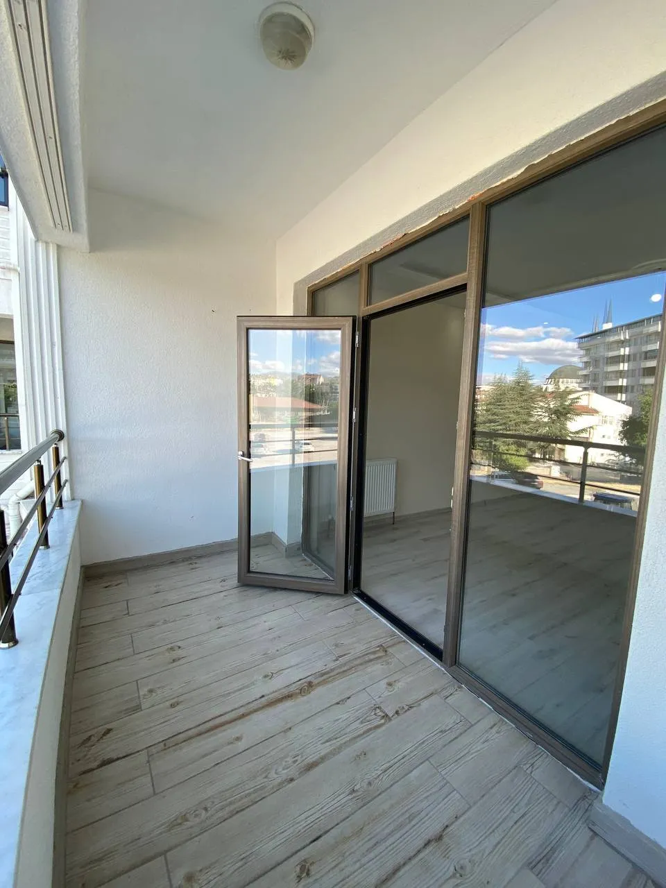 DEVELİ POLAT GAYRİMENKUL - İBRAHİMAĞA MAH. ÇARŞI MERKEZDE ULTRA LÜX SATILIK DAİRE