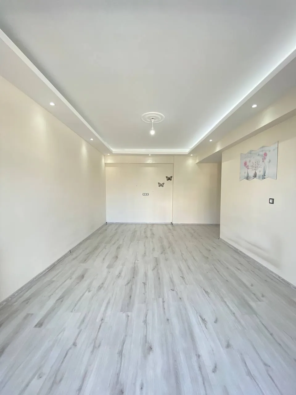 DEVELİ POLAT GAYRİMENKUL - İBRAHİMAĞA MAH. ÇARŞI MERKEZDE ULTRA LÜX SATILIK DAİRE