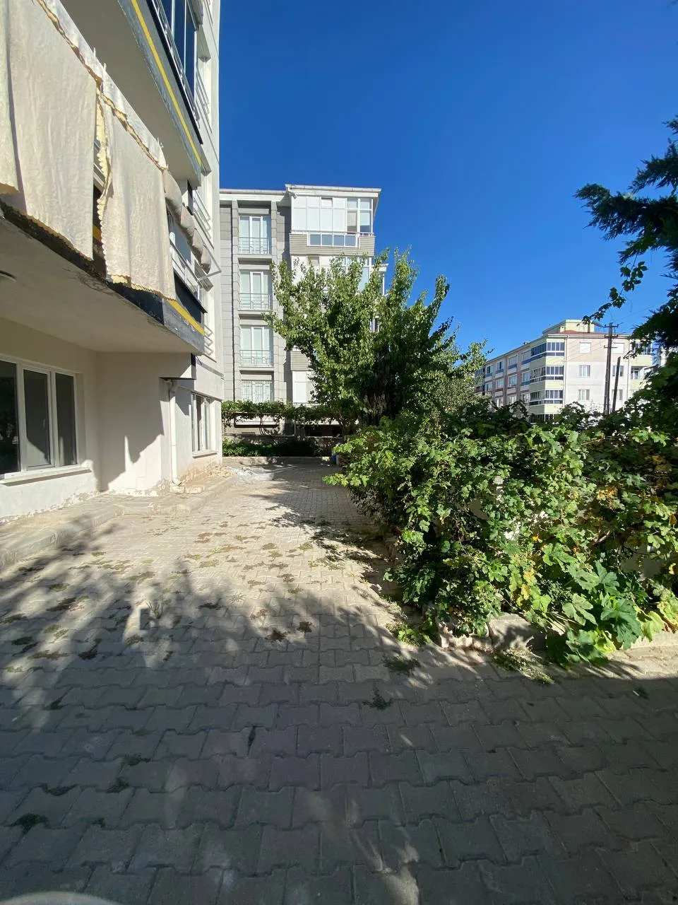 DEVELİ POLAT GAYRİMENKUL - İBRAHİMAĞA MAH. PAZAR MEVKİİ SATILIK BAKIMLI DAİRE