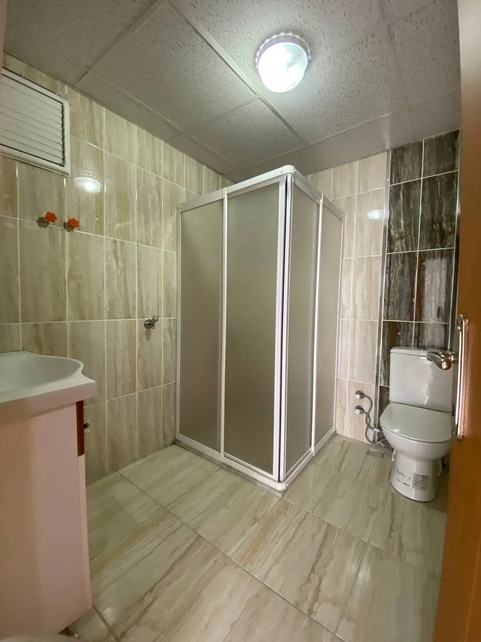 DEVELİ POLAT GAYRİMENKUL - İBRAHİMAĞA MAH. PAZAR MEVKİİ SATILIK BAKIMLI DAİRE