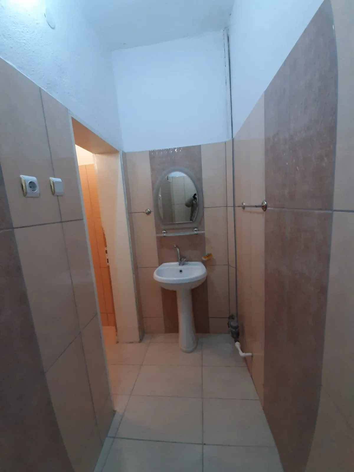 DEVELİ POLAT GAYRİMENKUL- İZMİRLİ MAH. ÇARŞI MERKEZE YAKIN KİRALIK BAKIMI SOBALI DAİRE