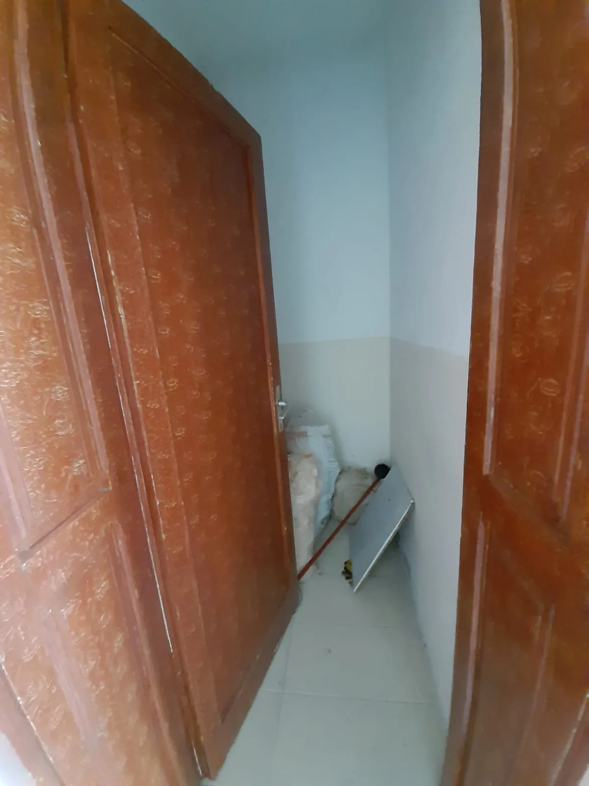 DEVELİ POLAT GAYRİMENKUL- İZMİRLİ MAH. ÇARŞI MERKEZE YAKIN KİRALIK BAKIMI SOBALI DAİRE