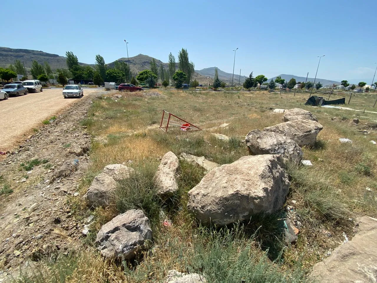 DEVELİ POLAT GAYRİMENKUL-KARAYOLLARI MEVKİİ SATILIK KÖŞE BAŞI İMARLI ARSA