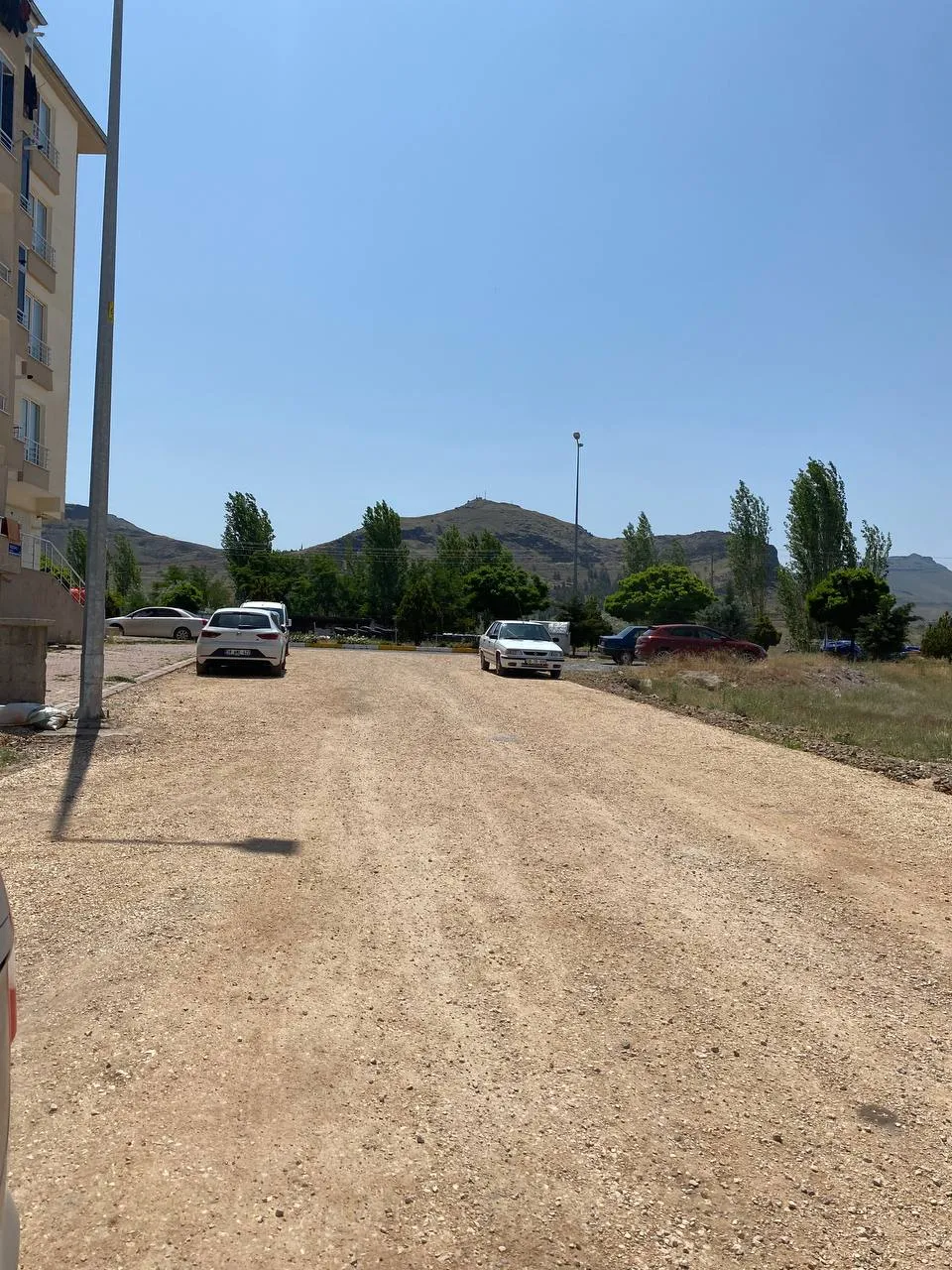 DEVELİ POLAT GAYRİMENKUL-KARAYOLLARI MEVKİİ SATILIK KÖŞE BAŞI İMARLI ARSA