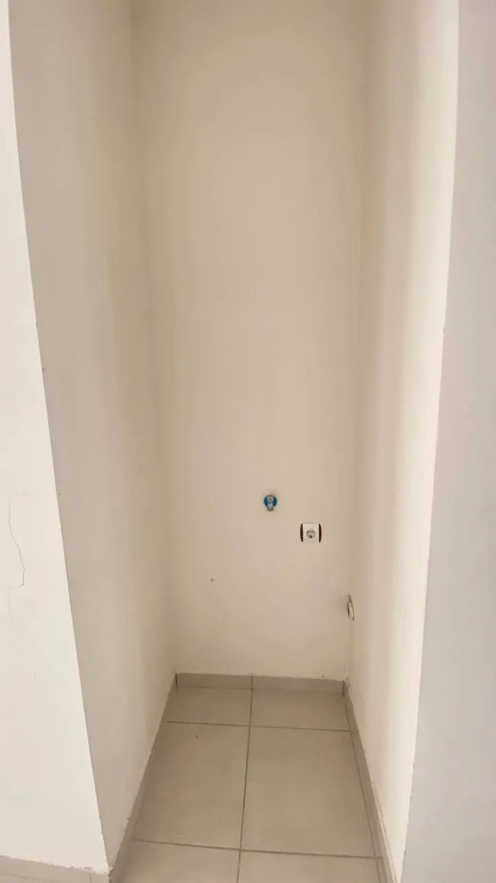 DEVELİ POLAT GAYRİMENKUL - PAZAR ALTINDA KİRALIK BAKIMLI DAİRE
