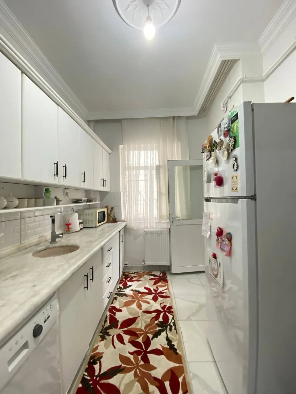DEVELİ POLAT GAYRİMENKUL-PAZAR ALTINDA SATILIK BAKIMLI DAİRE